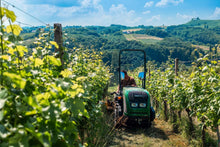 Laden Sie das Bild in den Galerie-Viewer, FERRARI Knicklenker-Traktor Cobram 60 AR Micro -Grundmaschine ohne Bereifung