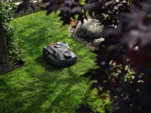 Laden Sie das Bild in den Galerie-Viewer, Husqvarna Automower 308V mit Garage