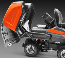 Laden Sie das Bild in den Galerie-Viewer, Husqvarna Profi Allrad-Frontmäher RC 320Ts AWD - Grundgerät ohne Mähdeck