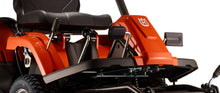Laden Sie das Bild in den Galerie-Viewer, Husqvarna Frontmäher R 112C mit Mähdeck Combi 85