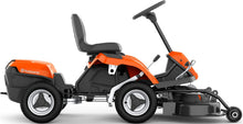 Laden Sie das Bild in den Galerie-Viewer, Husqvarna Akku-Frontmäher R 112iC mit Mähdeck Combi 85, Akku und Ladegerät