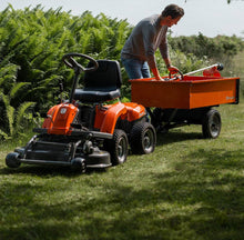 Laden Sie das Bild in den Galerie-Viewer, Husqvarna Akku-Frontmäher R 112iC mit Mähdeck Combi 85, Akku und Ladegerät