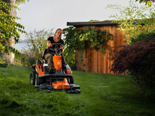 Laden Sie das Bild in den Galerie-Viewer, Husqvarna Akku-Frontmäher R 200iX AWD Dualbatterie - Grundgerät ohne Mähwerk