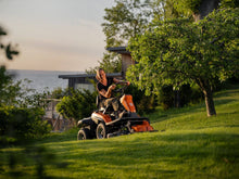 Laden Sie das Bild in den Galerie-Viewer, Husqvarna Akku-Frontmäher R 200iX AWD - Grundgerät ohne Mähdeck