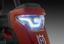 Laden Sie das Bild in den Galerie-Viewer, Husqvarna Profi Allrad-Frontmäher R 316TsX AWD - Grundgerät ohne Mähwerk