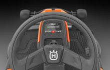 Laden Sie das Bild in den Galerie-Viewer, Husqvarna Akku-Frontmäher R 200iX AWD Dualbatterie - Grundgerät ohne Mähwerk