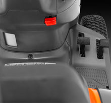 Laden Sie das Bild in den Galerie-Viewer, Husqvarna Rasentraktor TS 114