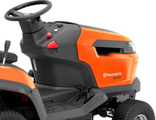 Laden Sie das Bild in den Galerie-Viewer, Husqvarna Rasentraktor TS 215T