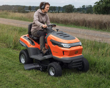 Laden Sie das Bild in den Galerie-Viewer, Husqvarna Rasentraktor TS 215T