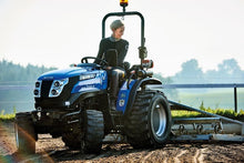 Laden Sie das Bild in den Galerie-Viewer, Solis Kompakttraktor 26 mit Seitenschaltung Grundmaschine ohne Bereifung