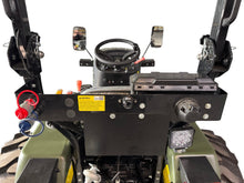 Laden Sie das Bild in den Galerie-Viewer, Startrac Allrad-Kleintraktor 22 Nato-Grün mit Ackerstollenbereifung