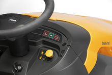 Laden Sie das Bild in den Galerie-Viewer, Stiga Rasentraktor Estate 798 mit Mulchstopfen, Anhängerkupplung und Ladegerät